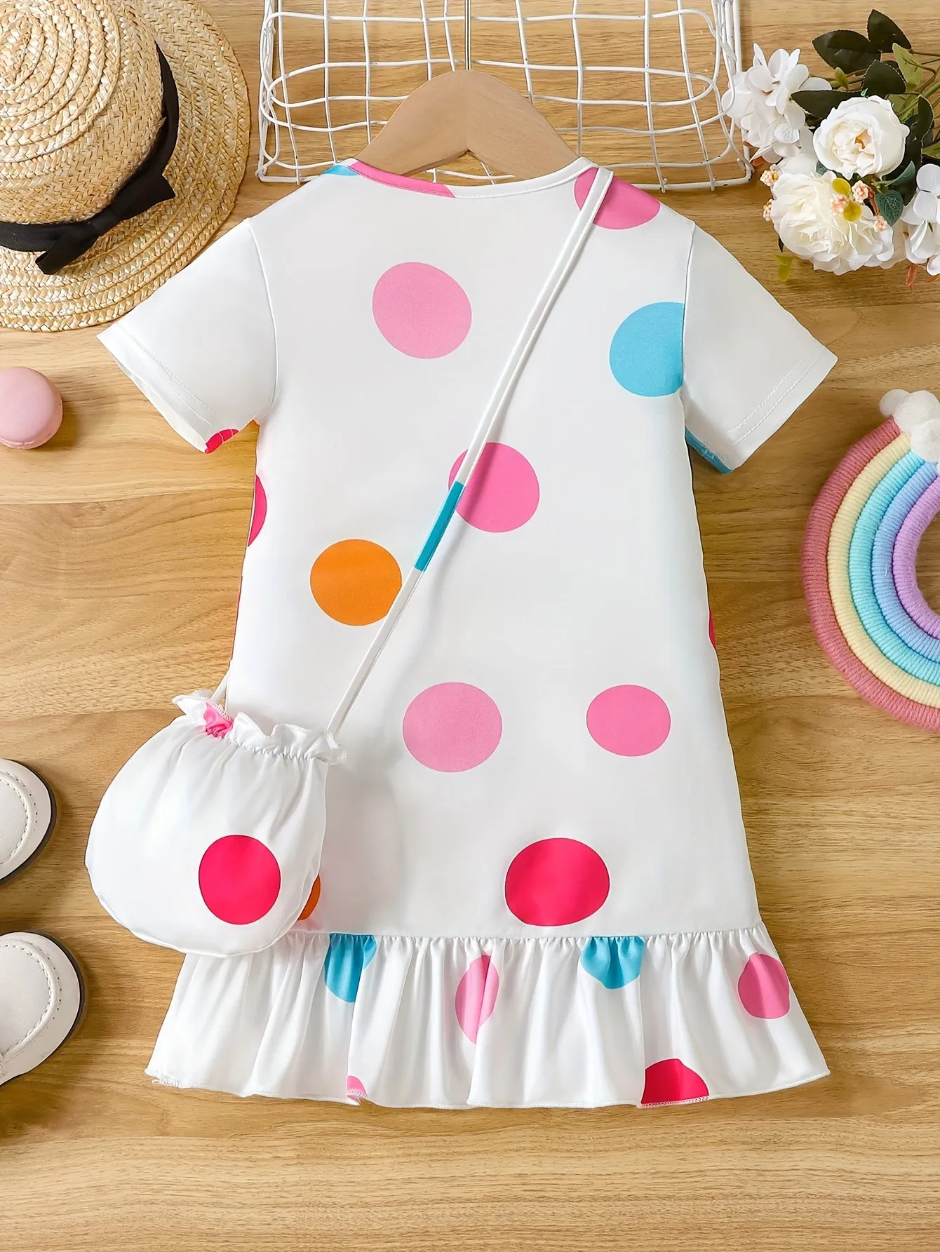 Fashionable Girls Short Sleeve Polka Dot Giraffe Print Dress with Adorable Ruffle Hem - Lightweight & Fun Summer Outfit Including Matching Bag for Playtime & Parties