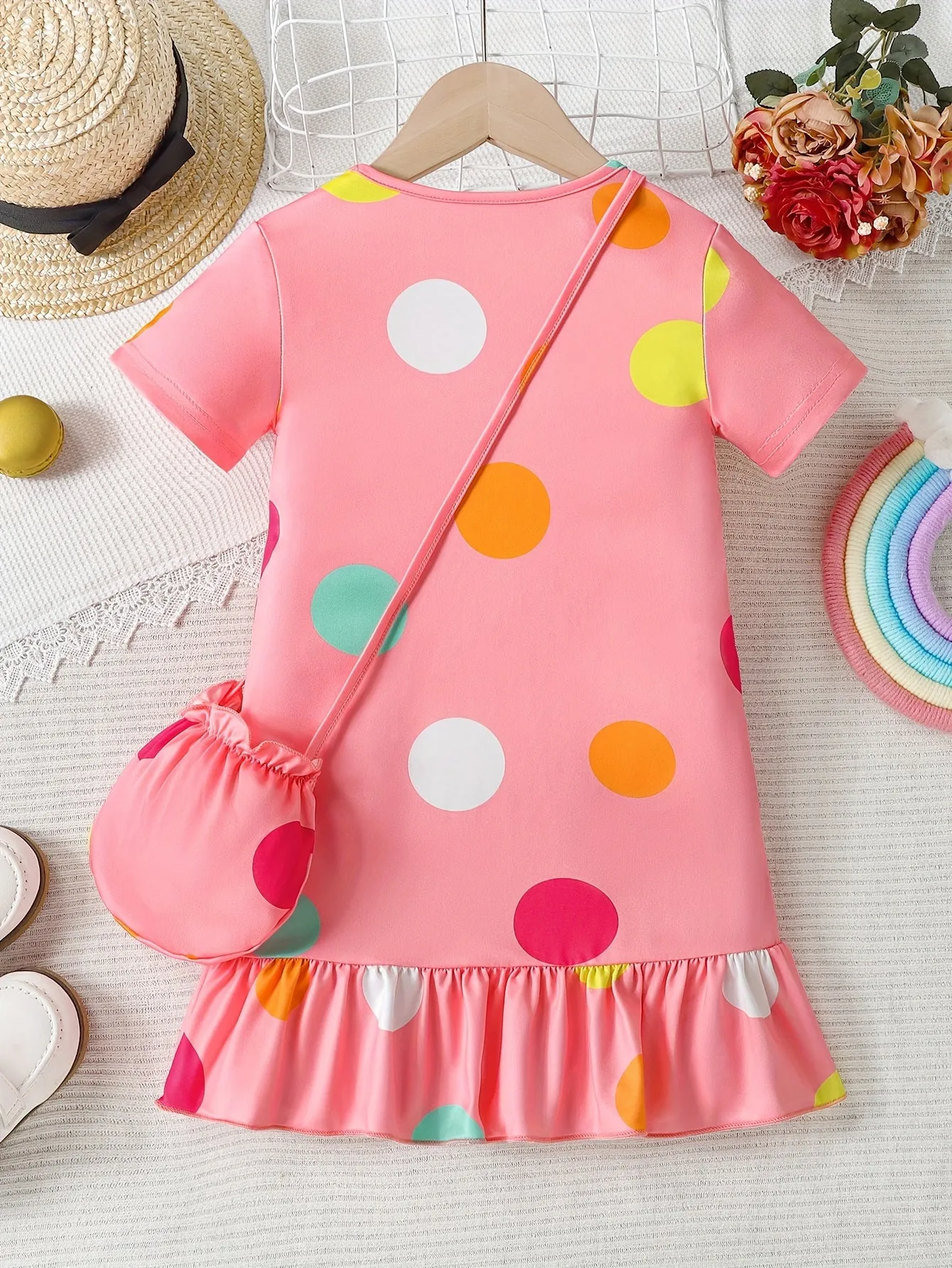 Fashionable Girls Short Sleeve Polka Dot Giraffe Print Dress with Adorable Ruffle Hem - Lightweight & Fun Summer Outfit Including Matching Bag for Playtime & Parties