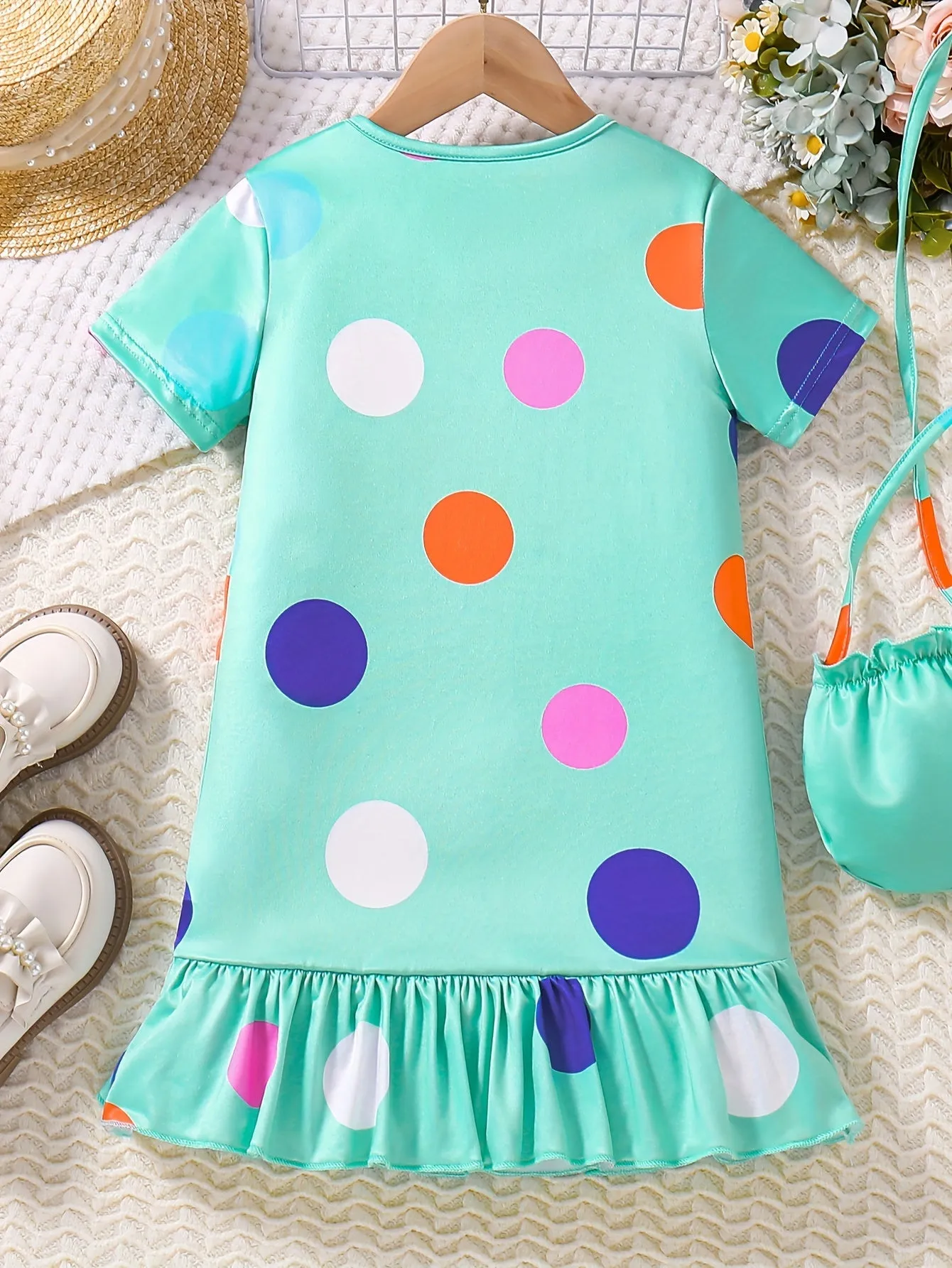Fashionable Girls Short Sleeve Polka Dot Giraffe Print Dress with Adorable Ruffle Hem - Lightweight & Fun Summer Outfit Including Matching Bag for Playtime & Parties