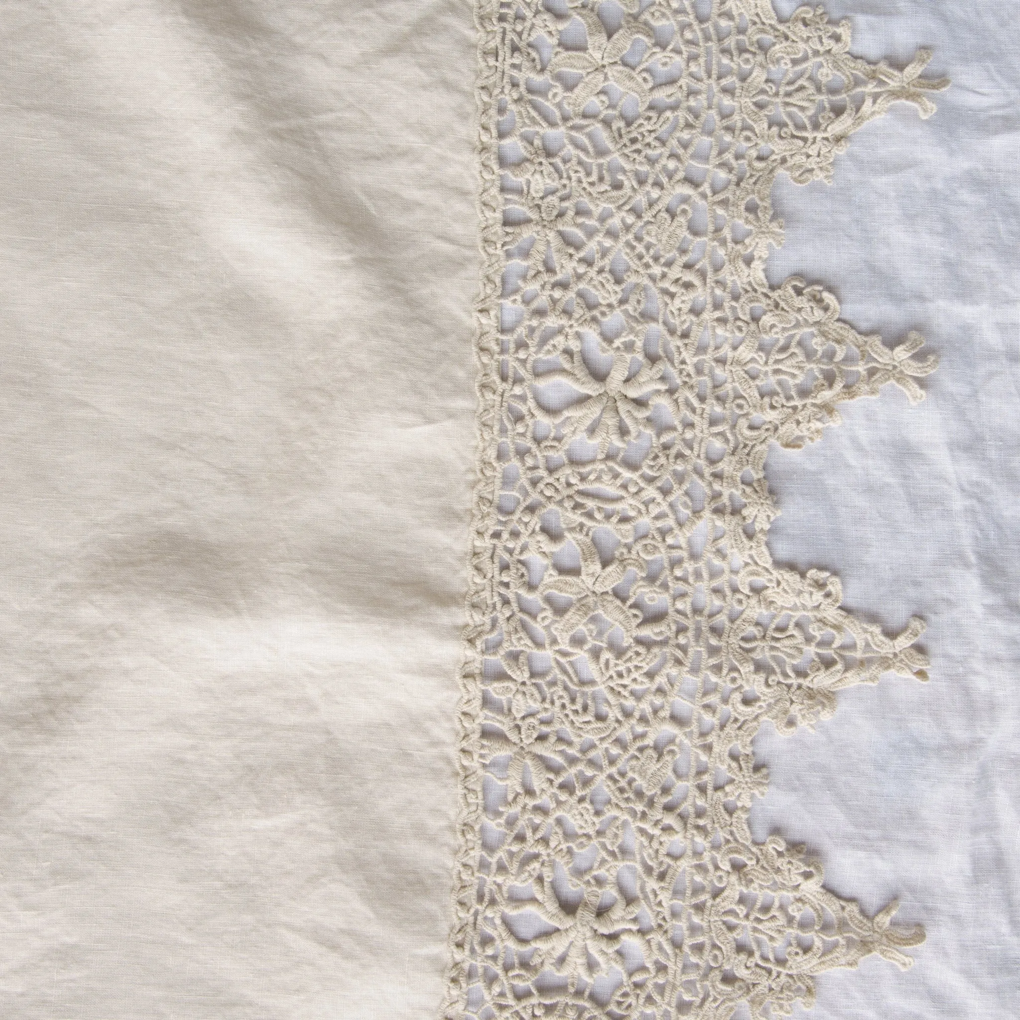 Frida Pillowcase - Parchment - Standard