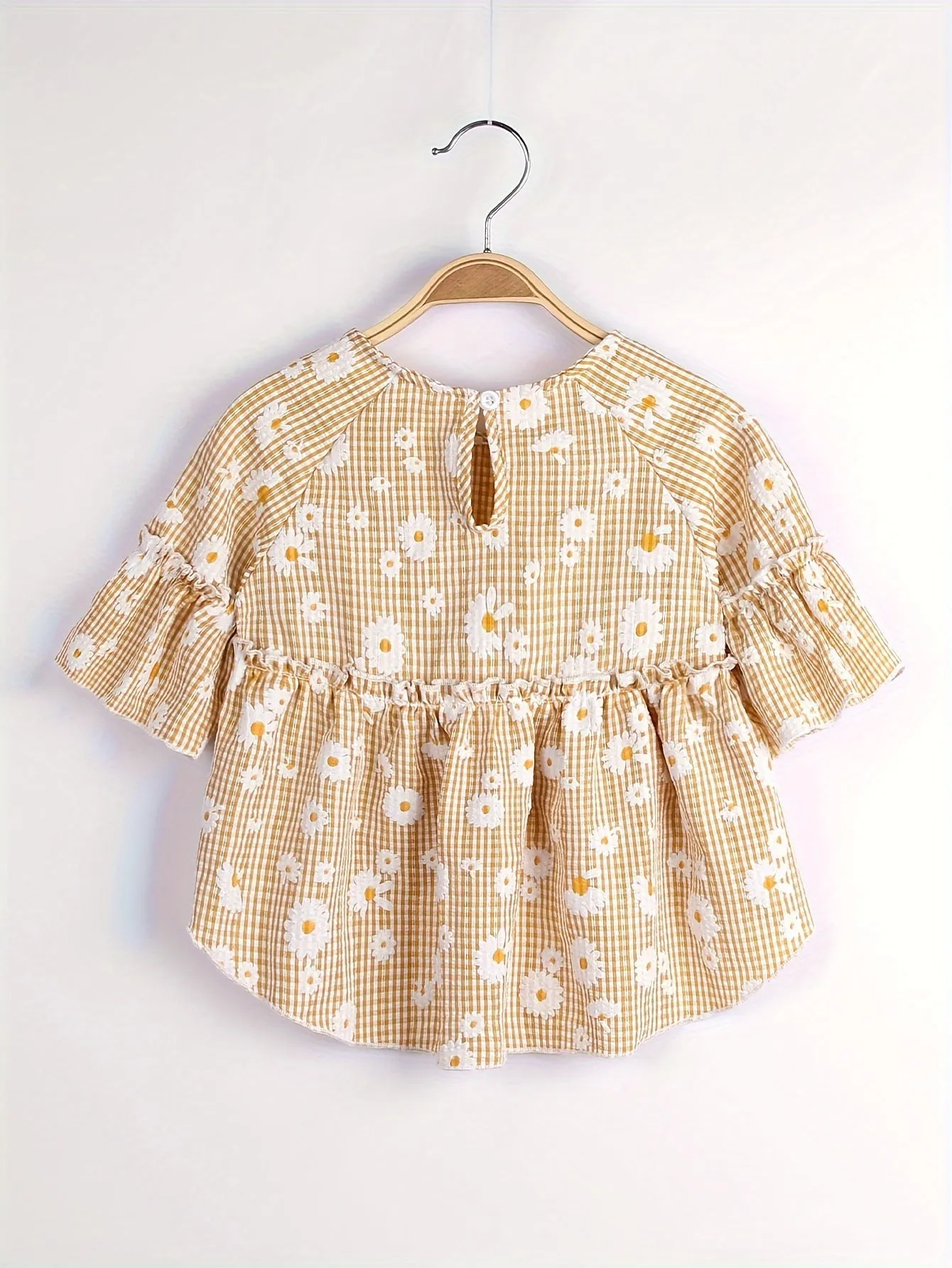 Girls Sweet Floral Print Petal Sleeve Crew Neck Blouse - Short Length, Half Sleeve, Flared Hem, Ditsy Floral Pattern, Non-Stretch Polyester, Pullovers, Regular Fit - Perfect for Weekend Casual Spring/Summer Outings