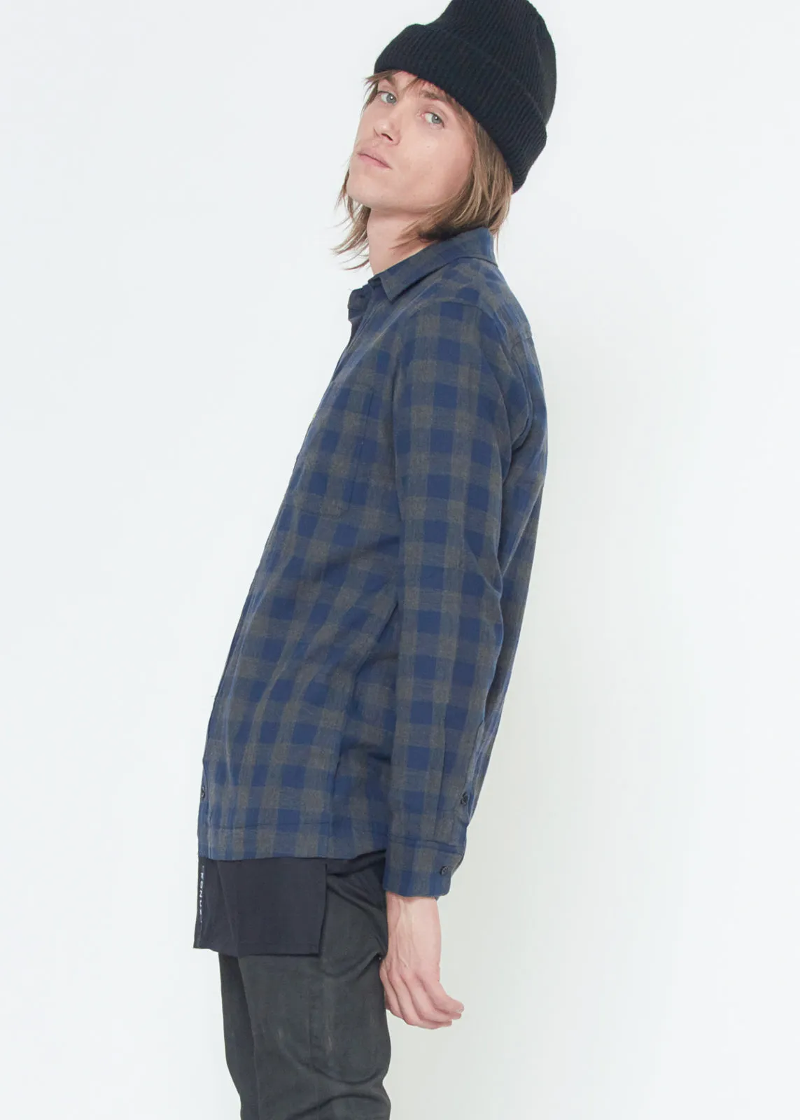Konus Men's Longline Button up Shirt in Plaid in Navy