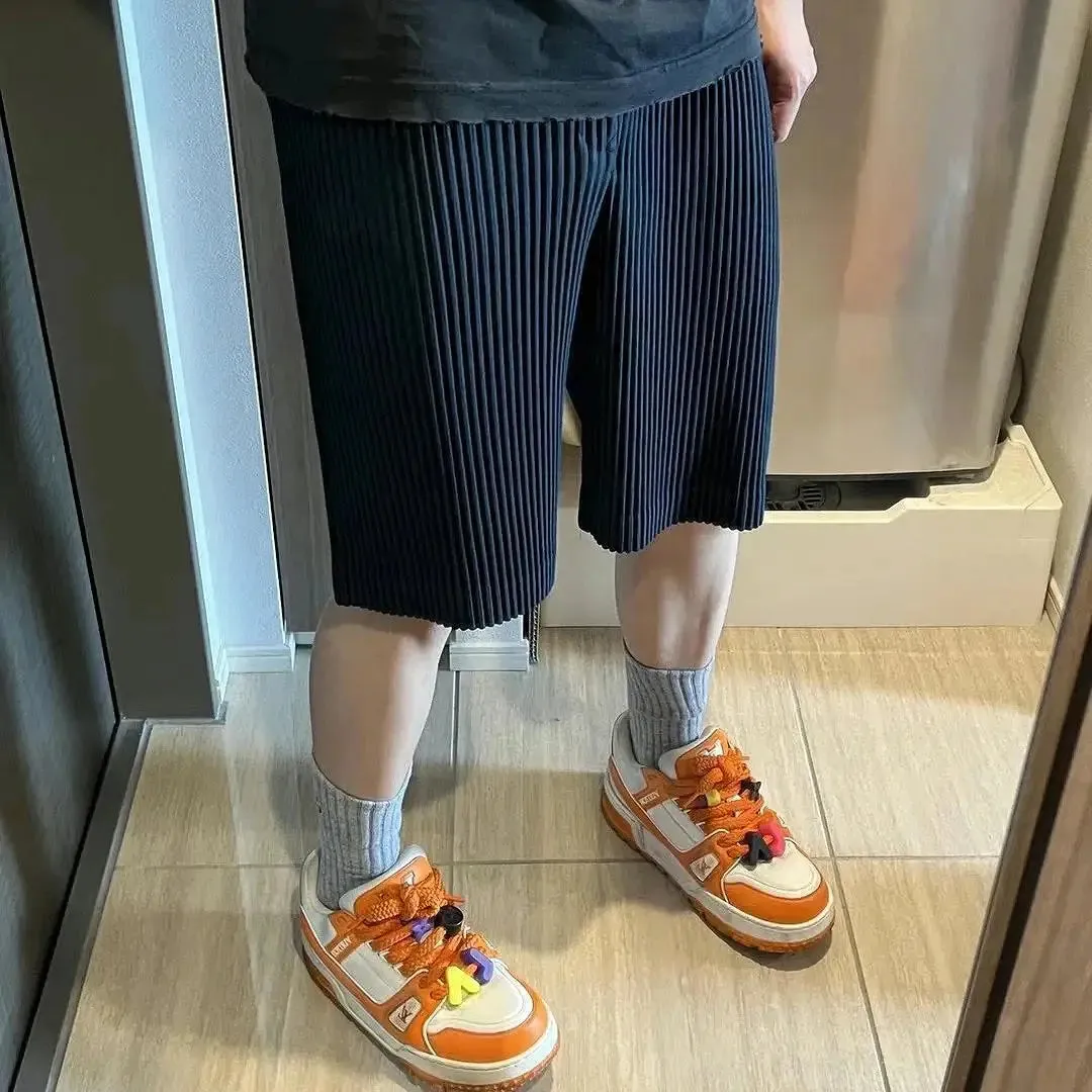 Miyake Plissee-Kurzshorts von Trendset