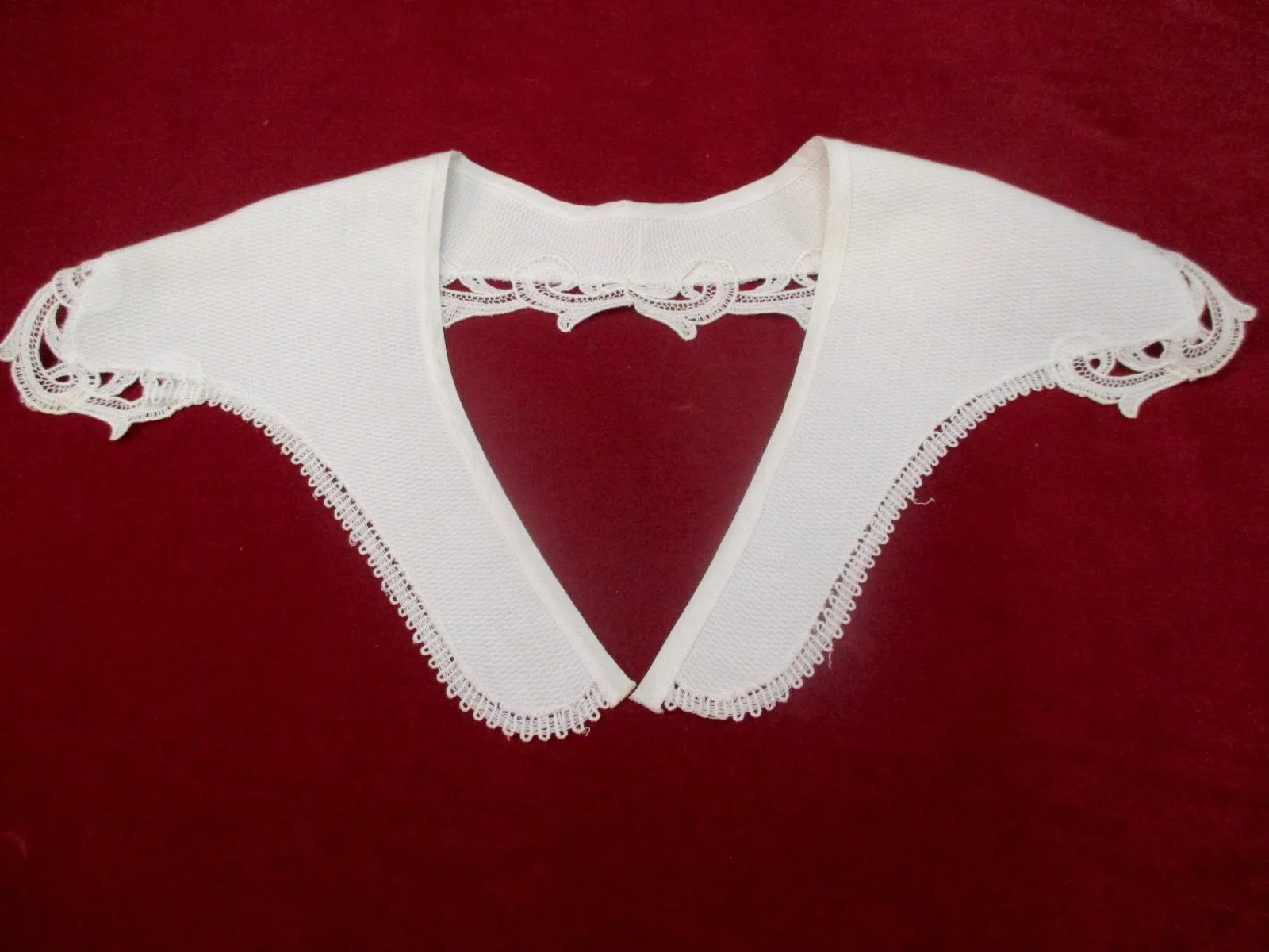 Vintage 20s lace trimmed Collar