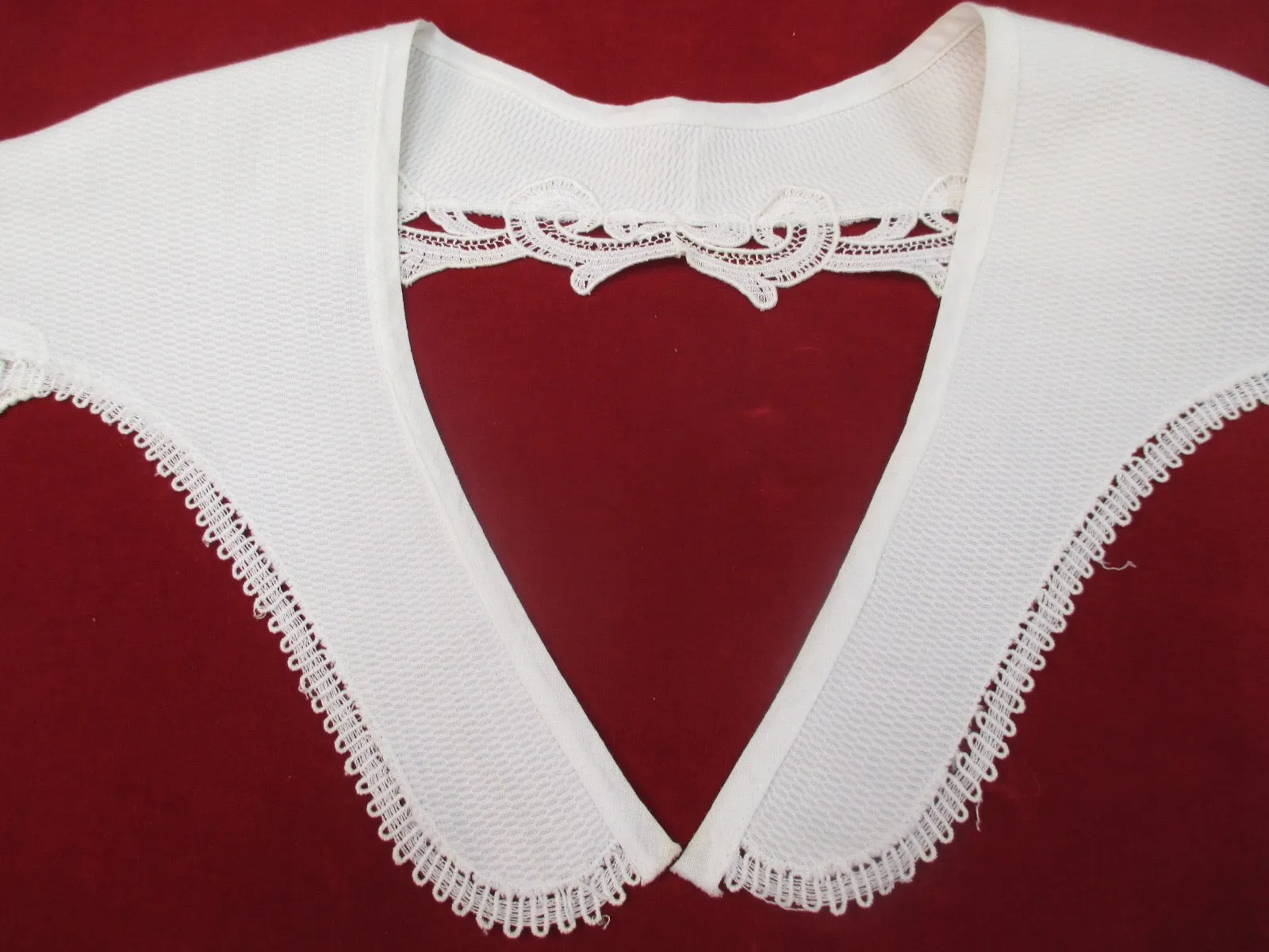Vintage 20s lace trimmed Collar