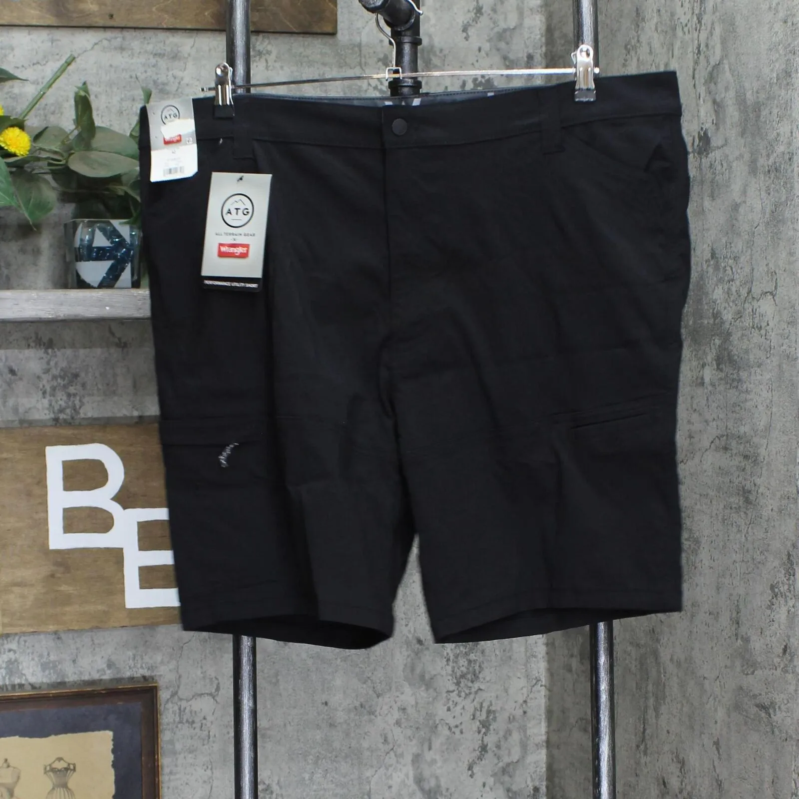 Wrangler Men's 10" Relaxed Fit Outdoor Shorts 84041117